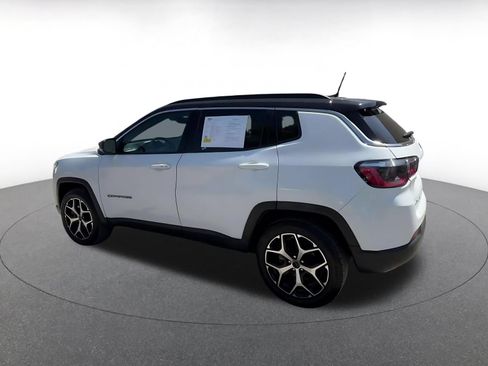 Used 2025 Jeep Compass Limited AWD/4WD image 9