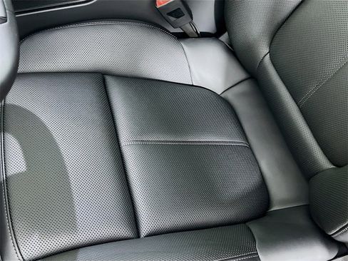 New 2026 Porsche Macan image 22