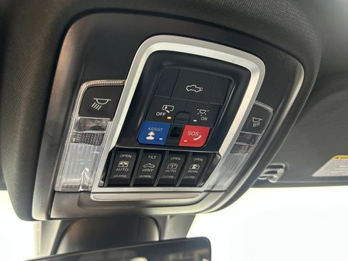 Used 2023 RAM 1500 Laramie AWD/4WD image 46