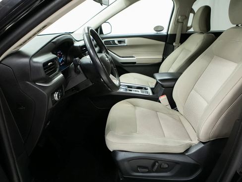 Used 2023 Ford Explorer XLT image 16