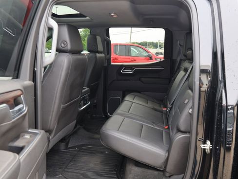 Used 2022 GMC Sierra 1500 SLT w/ SLT Premium Plus Package AWD/4WD image 14