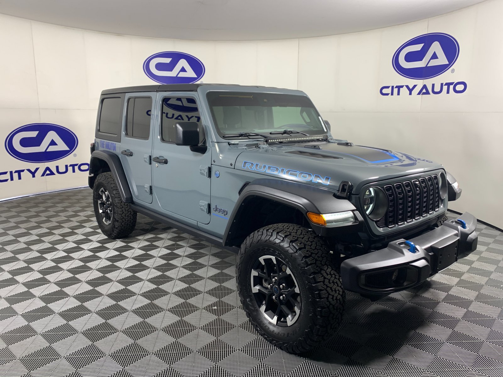 Used 2024 Jeep Wrangler Unlimited Rubicon 4xe w/ Technology Group AWD/4WD image 1