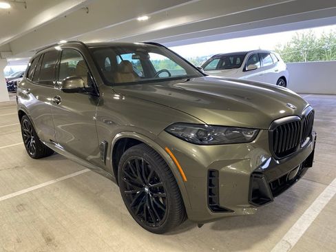 Used 2024 BMW X5 xDrive40i w/ M Sport Package AWD/4WD image 6