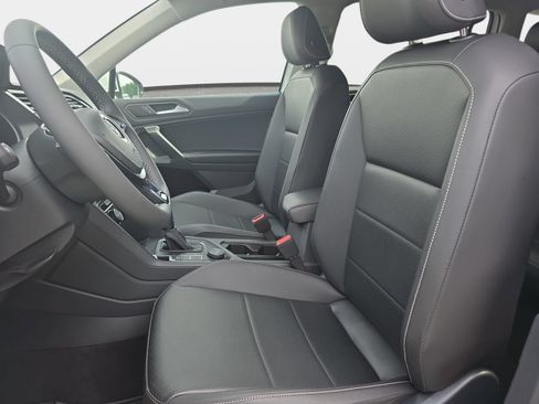 Used 2021 Volkswagen Tiguan SE AWD/4WD image 14