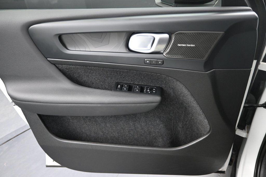 Used 2023 Volvo XC40 Recharge Ultimate AWD/4WD image 15