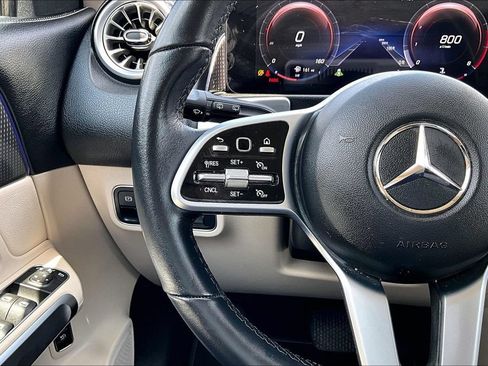 Used 2022 Mercedes-Benz GLB 250 image 20