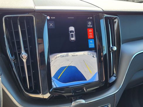 Certified 2025 Volvo XC60 B5 Core image 24