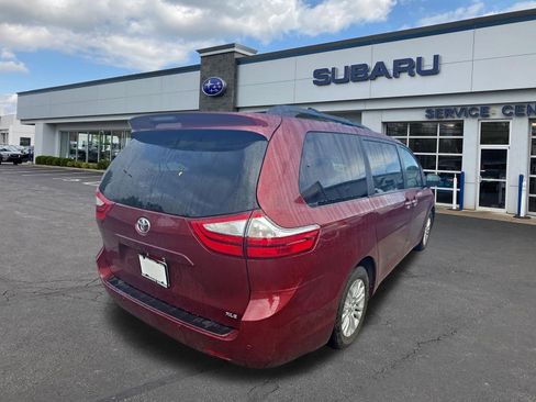 Used 2017 Toyota Sienna XLE w/ XLE Navigation Package FWD image 3