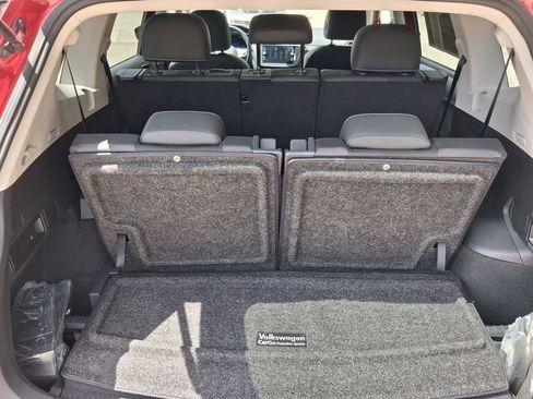 Used 2023 Volkswagen Tiguan SE w/ Panoramic Sunroof Package FWD image 39