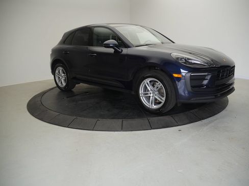 Certified 2023 Porsche Macan AWD/4WD image 9