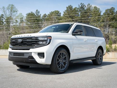 New 2026 Ford Expedition Platinum w/ Stealth Appearance Package image 10