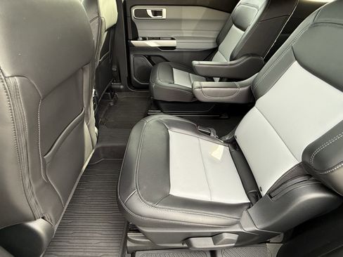 Used 2023 Ford Explorer XLT w/ Equipment Group 202A image 17