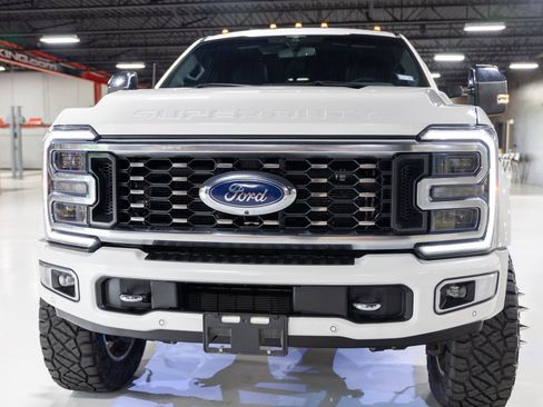 Used 2023 Ford F450 Platinum w/ FX4 Off-Road Package AWD/4WD image 33