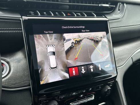 New 2025 Jeep Grand Cherokee L Limited w/ Luxury Tech Group II image 21