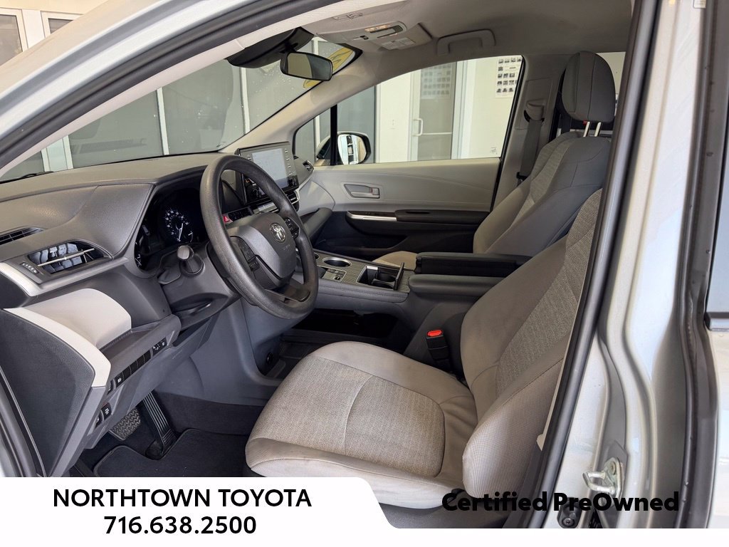 Used 2024 Toyota Sienna LE AWD/4WD image 12