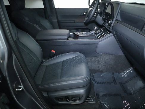 Used 2025 Lexus GX 550 w/ Accessory Package (2T) AWD/4WD image 40