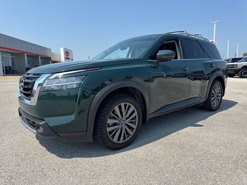 Used 2022 Nissan Pathfinder SL w/ SL Premium Package FWD image 2