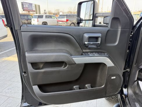Used 2018 Chevrolet Silverado 2500 LT w/ Midnight Edition image 12
