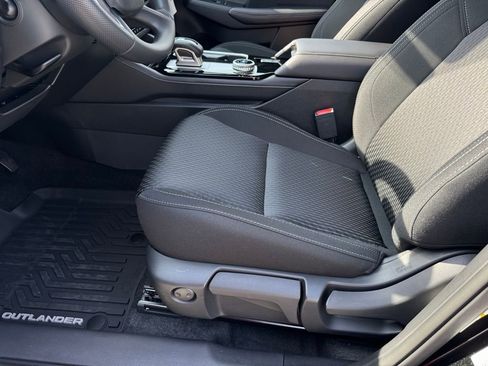 New 2026 Mitsubishi Outlander ES FWD image 28