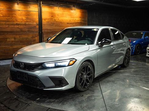 Used 2022 Honda Civic Sport image 2