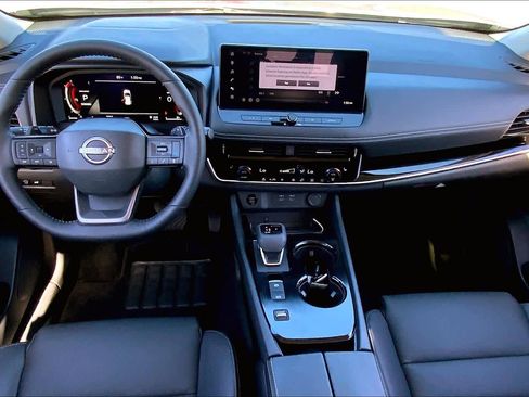 Used 2025 Nissan Rogue SL image 15