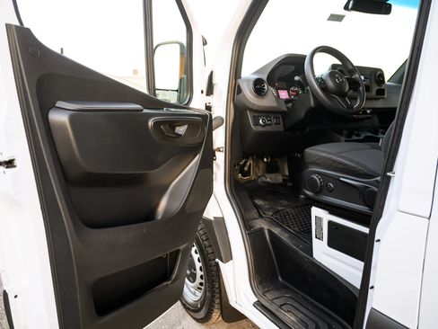 Used 2021 Mercedes-Benz Sprinter 3500 image 47