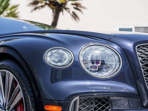 Used 2025 Bentley Flying Spur Plug-In Hybrid AWD/4WD image 35