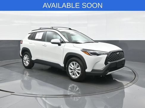 Used 2023 Toyota Corolla Cross LE w/ Moonroof Package AWD/4WD image 1