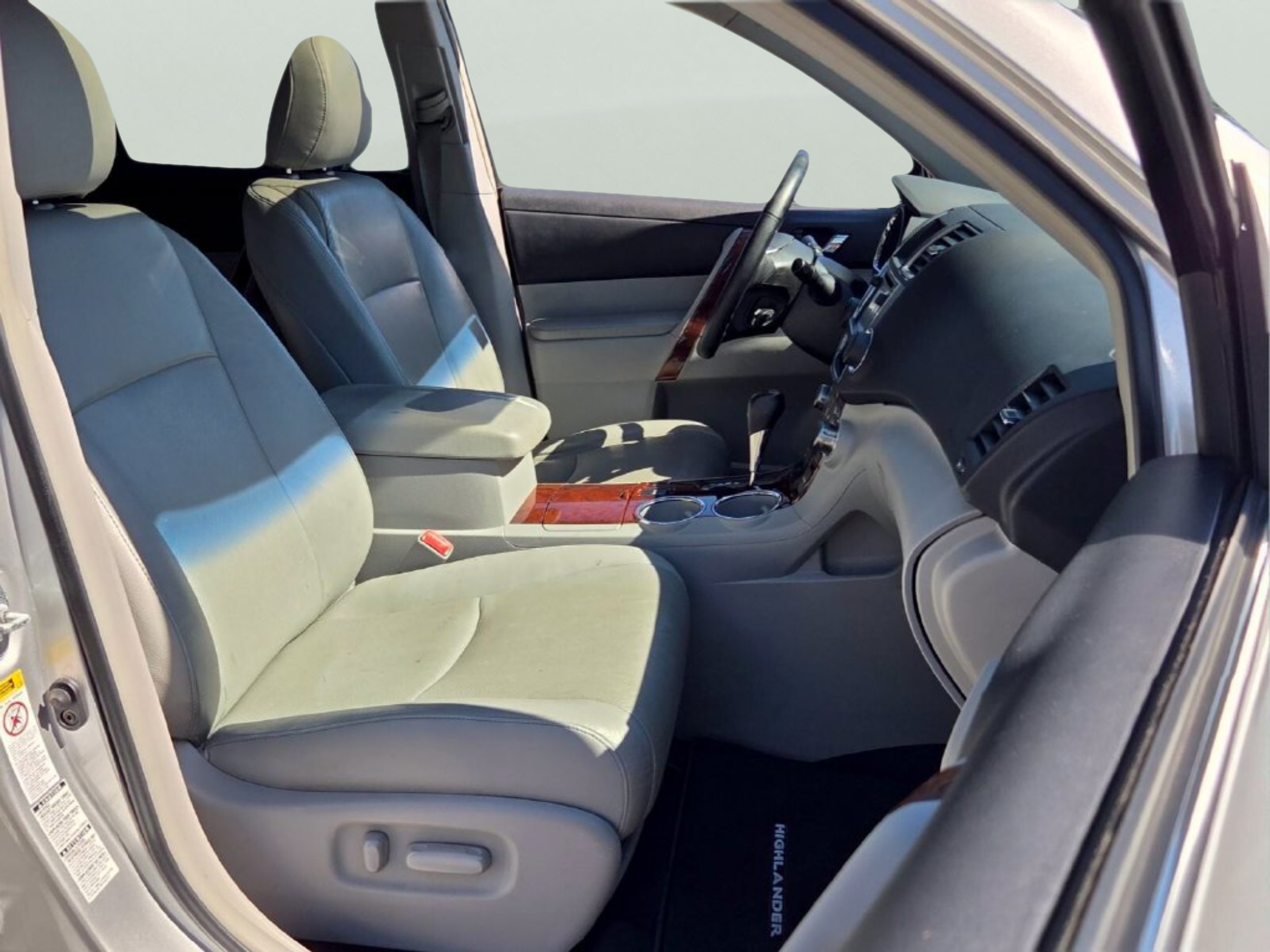 Used 2013 Toyota Highlander Limited AWD/4WD image 17