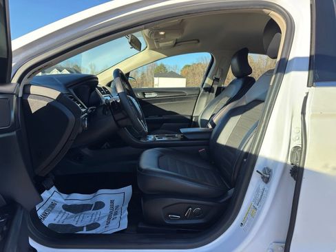 Used 2018 Ford Fusion SE w/ Equipment Group 201A image 13