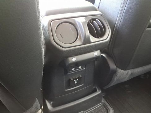 Used 2022 Jeep Wrangler Unlimited Sahara AWD/4WD image 16