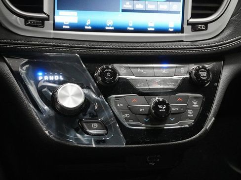 New 2026 Chrysler Pacifica Select image 26