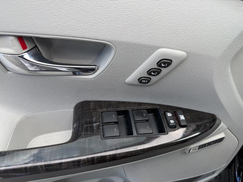 Used 2014 Toyota Venza Limited image 19