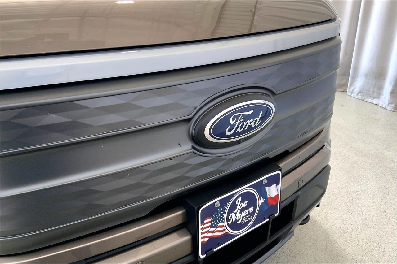 Used 2023 Ford F150 Lightning Lariat w/ Max Trailer Tow Package AWD/4WD image 7