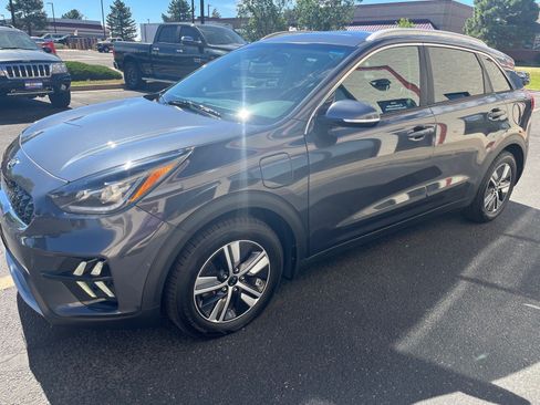 Used 2020 Kia Niro EX Premium FWD image 5