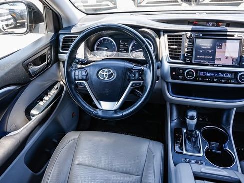 Used 2019 Toyota Highlander Limited AWD/4WD image 17