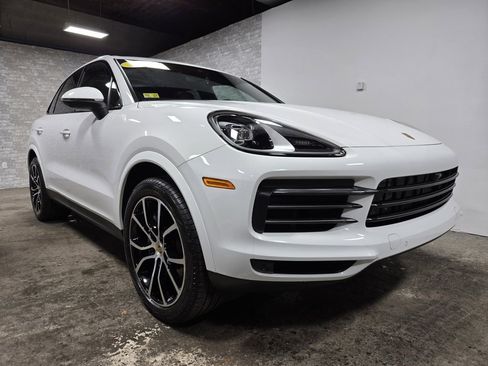 Used 2022 Porsche Cayenne Platinum Edition image 4