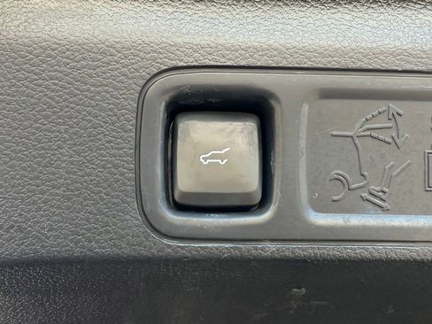 Used 2023 Ford Expedition Limited image 12