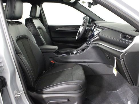 New 2025 Jeep Grand Cherokee L Laredo AWD/4WD image 16
