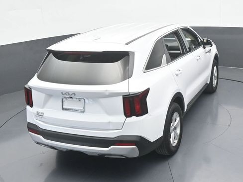 Used 2024 Kia Sorento LX image 49