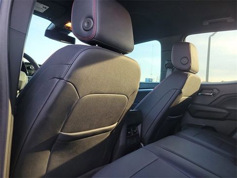 Used 2024 Chevrolet Colorado Z71 w/ Z71 Convenience Package 2 image 10