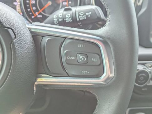 Used 2023 Jeep Wrangler Unlimited Sahara AWD/4WD image 31