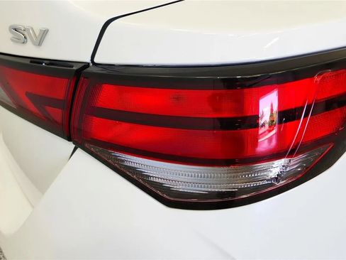 Used 2024 Nissan Sentra SV FWD image 15