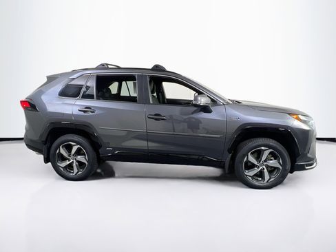 Used 2024 Toyota RAV4 SE w/ Weather & Moonroof Package image 4