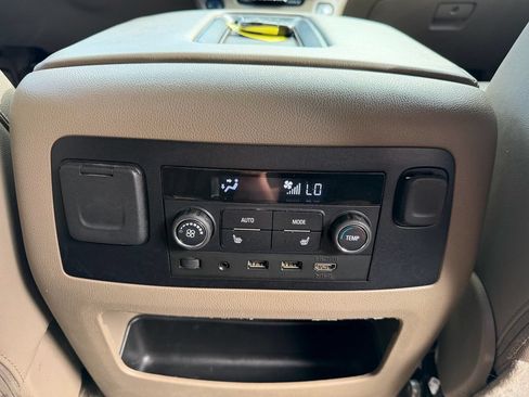 Used 2019 GMC Yukon XL SLT w/ Open Road Package AWD/4WD image 27