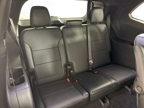 Used 2025 Buick Enclave Preferred FWD image 40