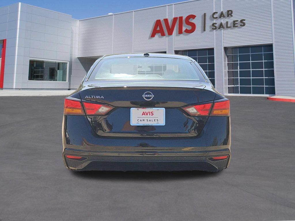 Used 2025 Nissan Altima 2.5 SV FWD image 7