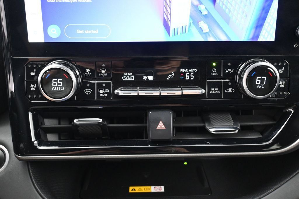 Certified 2024 Toyota Highlander Limited AWD/4WD image 23