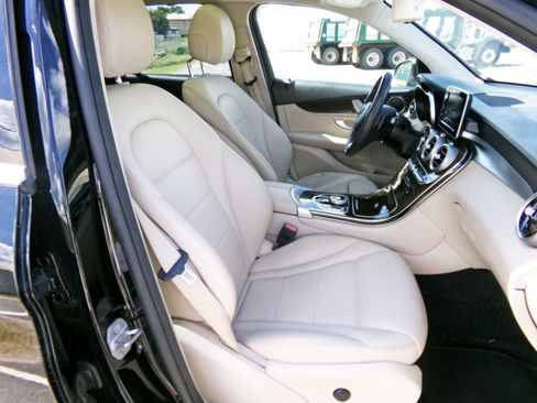 Used 2019 Mercedes-Benz GLC 300 image 16