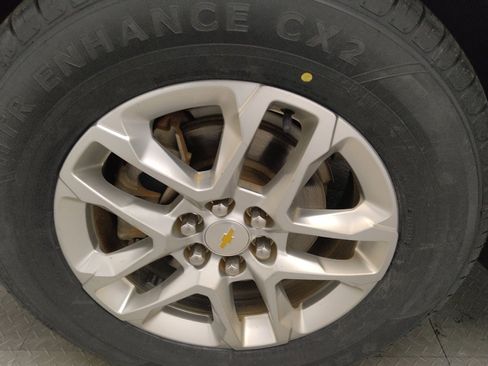 Used 2023 Chevrolet Traverse LS FWD image 31